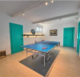 4 bedroom villa with pool and sea views, Kumbor, sleeps 8-10